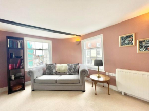 Grand 3 bedroom flat in Canterbury with Cathedral Views